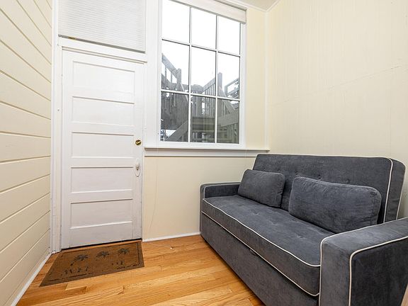 3rd image of 123 Belvedere St APT 2