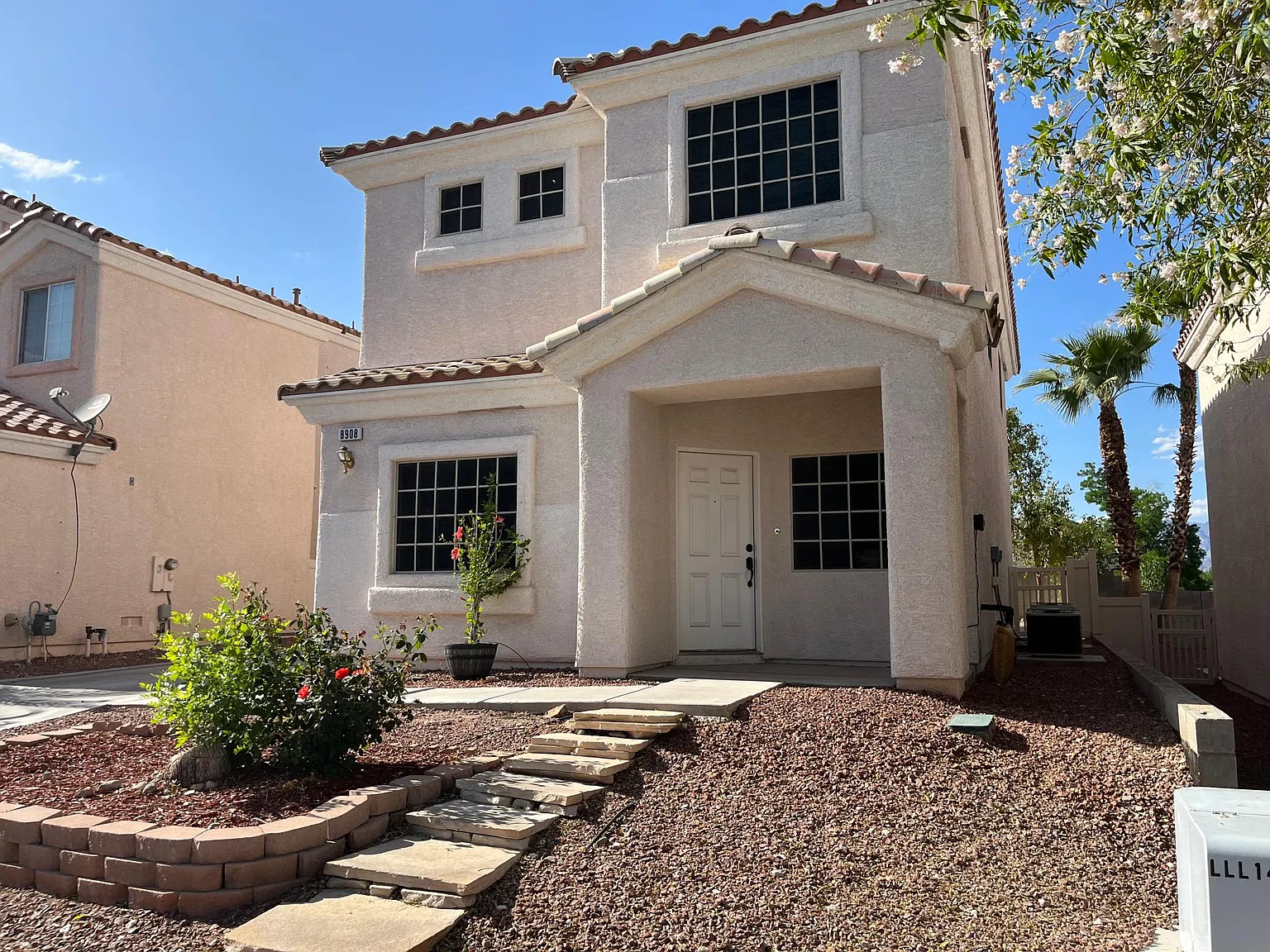 4 bed, 2205 sqft, $2,400 — Photo 2