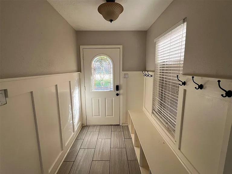 1819 Hanbury Ct — Photo 7