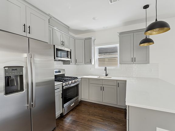 4th image of 910 Bergen St Floor 2