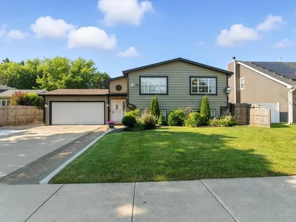 1134 Beach Rd, Zion, IL 60099