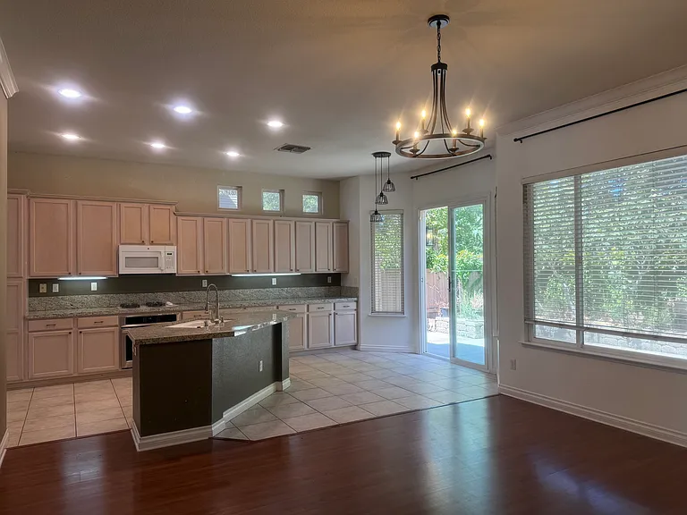12077 Silver Point Ln — Photo 3