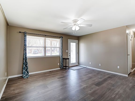 4th image of 474 Mayfield Sq W