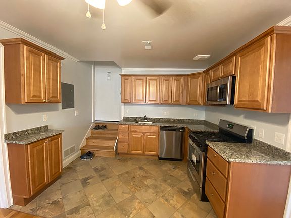 3rd image of 418 N Division St APT 9