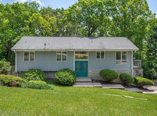 717 Canterbury Cir, Hartland, WI 53029