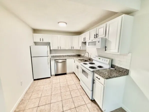 901 Lexington St, Waltham, MA