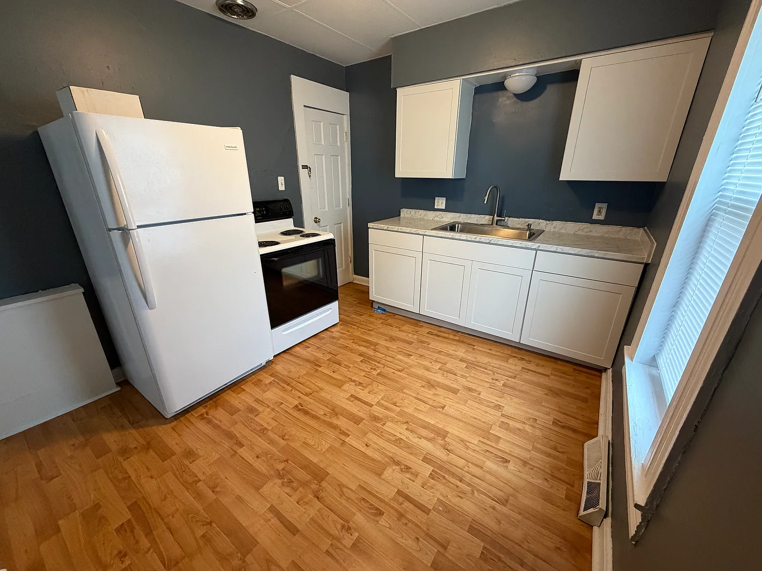 2 bed, 920 sqft, $1,300 — Photo 3