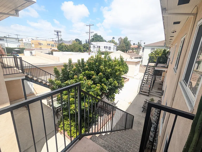 5671 S San Vicente Blvd #D — Photo 7