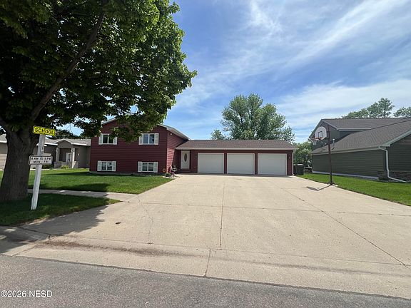 2nd image of 1500 N Maple