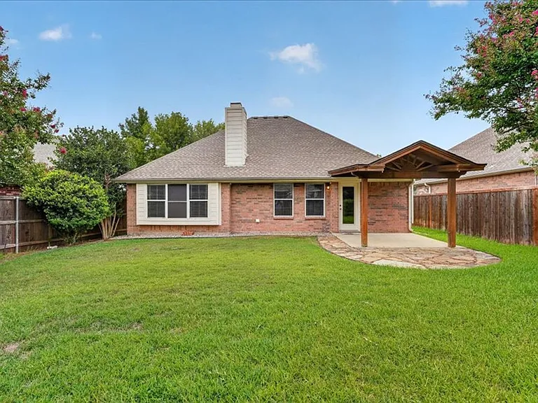 5912 Meadowglen Dr — Photo 19