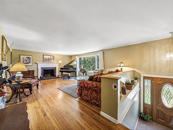 3rd image of 2337 Southwood Dr
