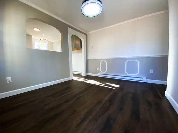 1102 Walnut St APT 3, Staunton, VA 24401