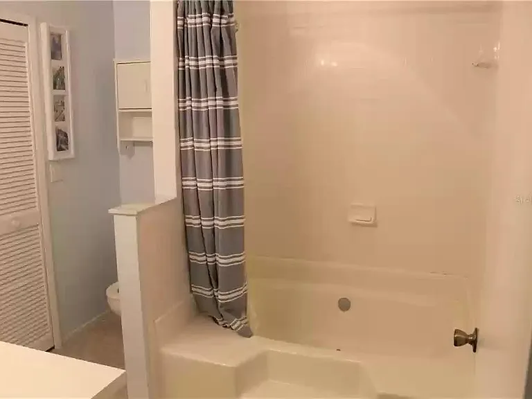 2379 Bentley Dr — Photo 7