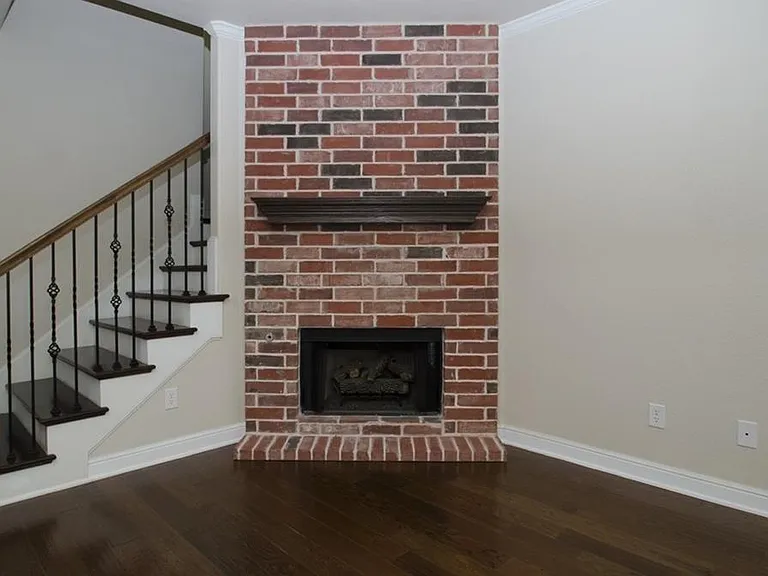 1821 Cortez Ln — Photo 3