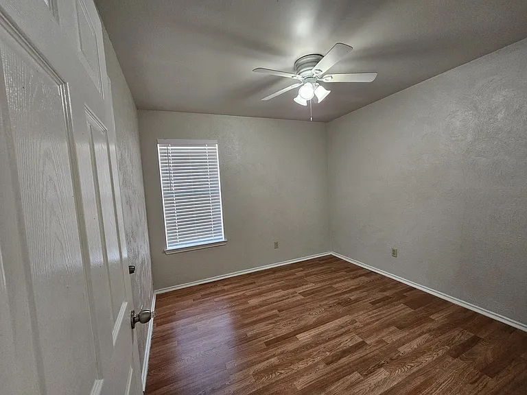 3813 Dorchester Dr — Photo 8