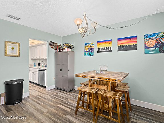 4th image of 4012 Mount Vernon Ave