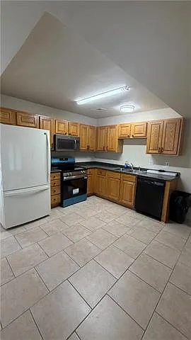 52 Brandon Hall Dr #A — Photo 4