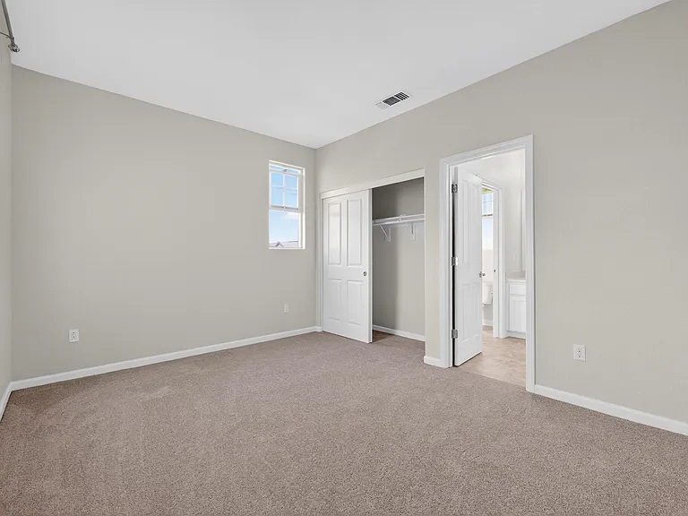 1005 S Fowler Ln — Photo 18