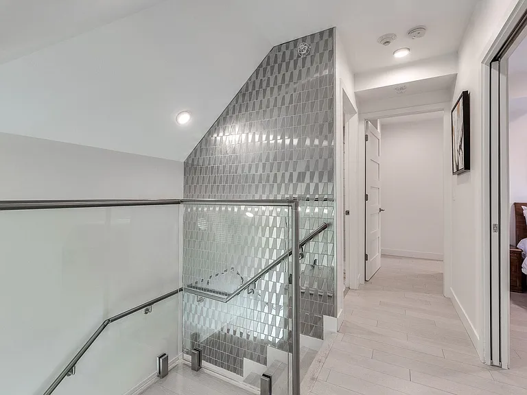 1431 Haro St #Townhouse 201 — Photo 10