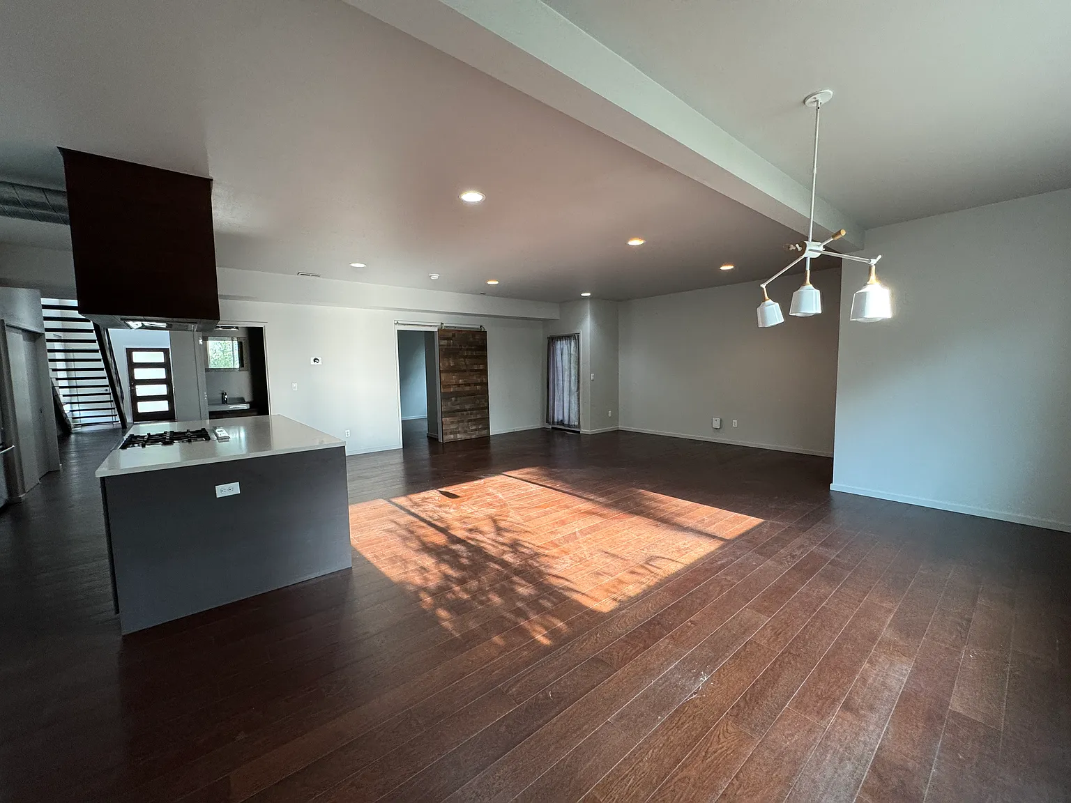 5 bed, 2.5 bath, 2480 sqft, $4,250 — Photo 3