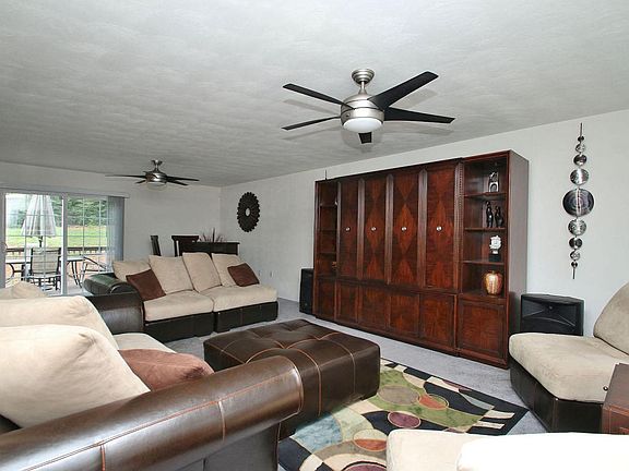 3rd image of 74 Montgomery Farms Ave