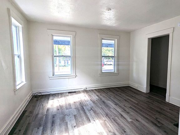 2nd image of 209 Iona Ave #209