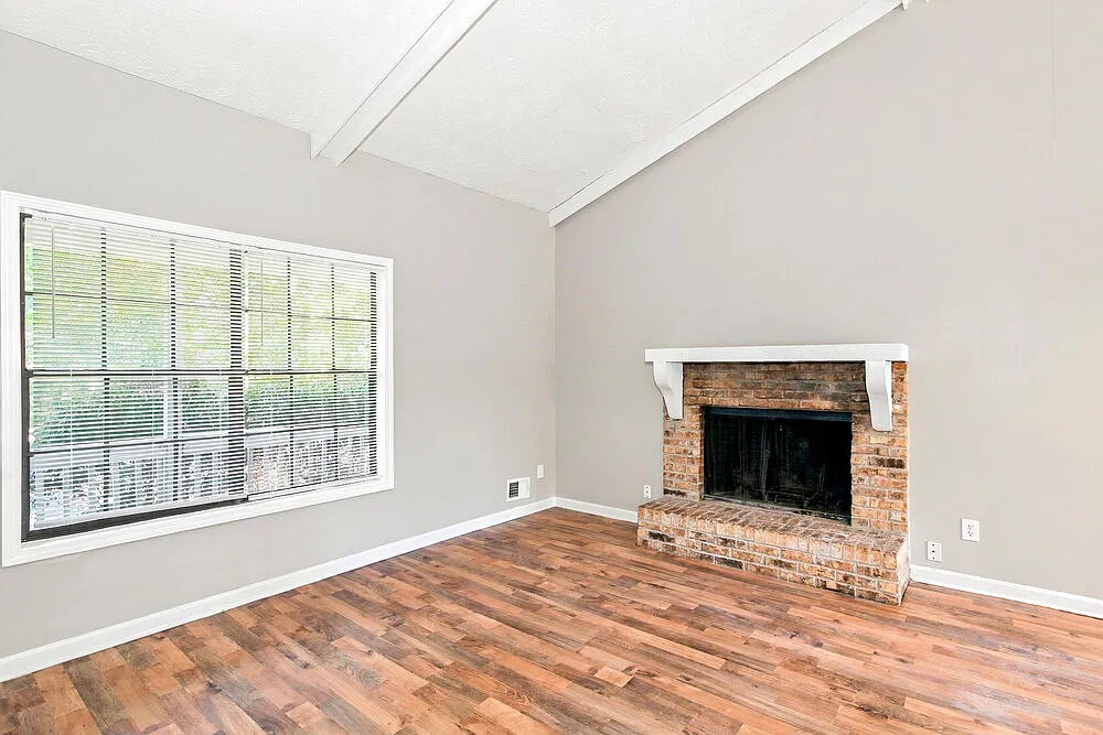 3 bed, 2.0 bath, 1254 sqft, $1,660 — Photo 4