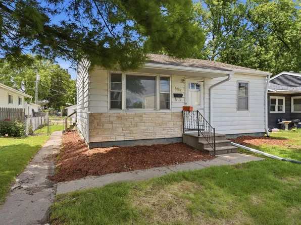 1404 Grand Ave, Muscatine, IA 52761