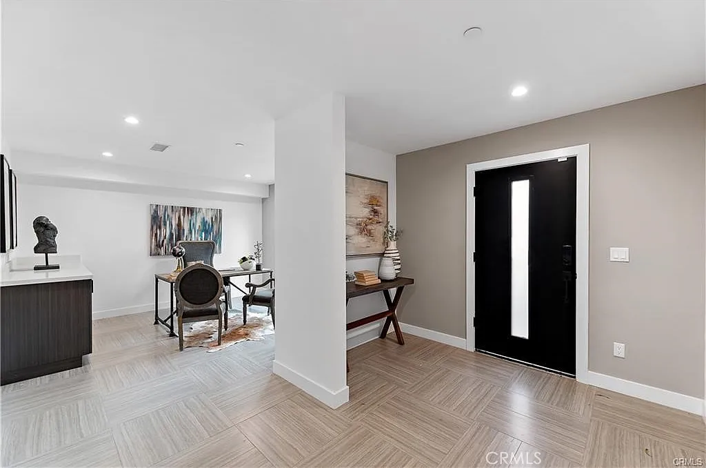 3 bed, 2.5 bath, 2150 sqft, $5,995 — Photo 3