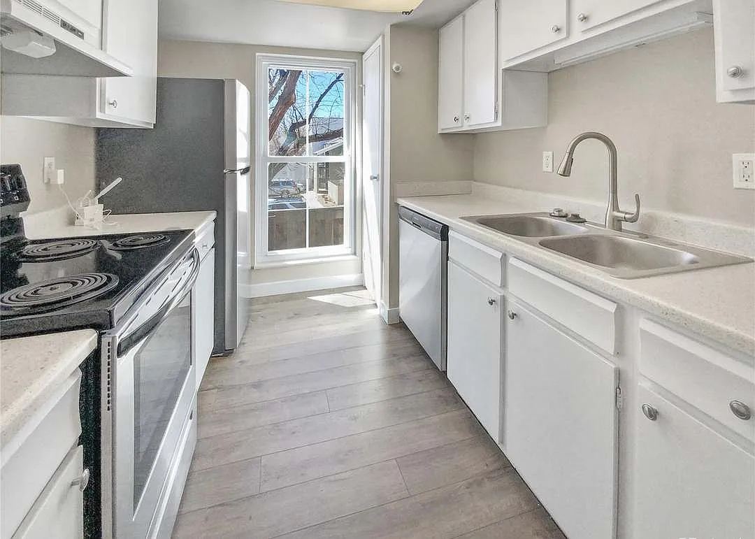 2 bed, 983 sqft, $2,000 — Photo 2