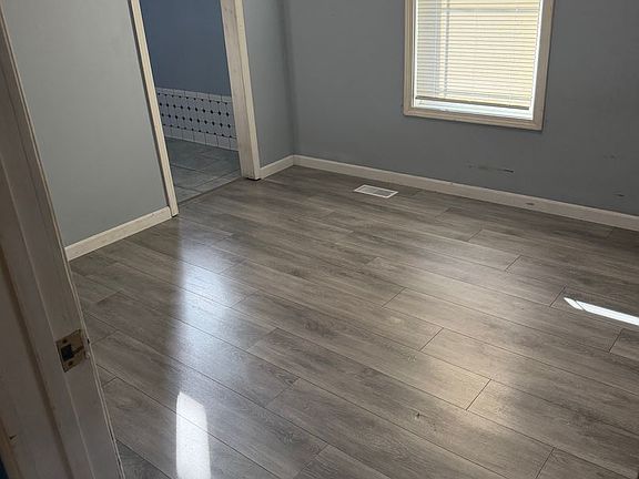 4th image of 610 W 12th Ave