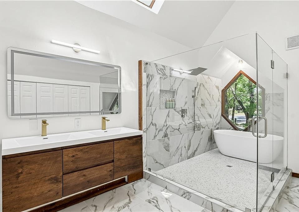 27th image of 2965 Pond View Ct