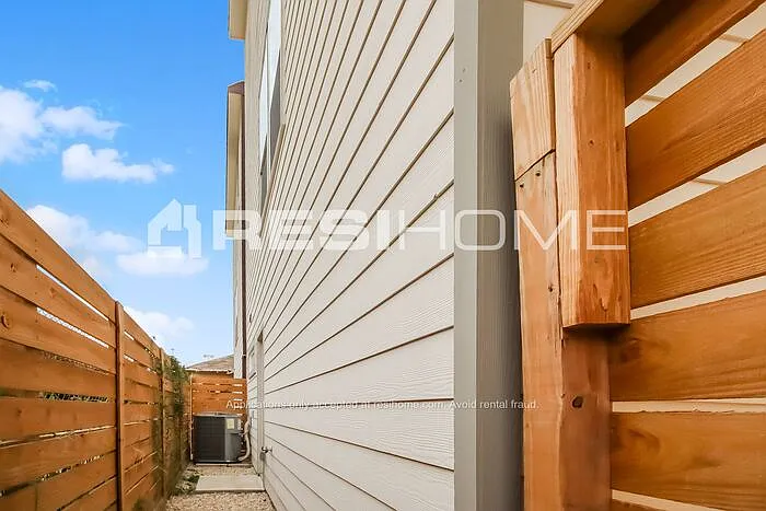 2326 Saint Emanuel St — Photo 14