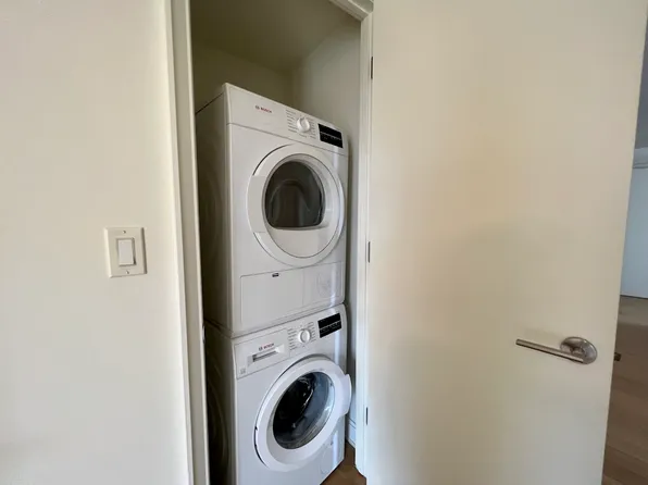 420 East 54th Street image 6 of 24