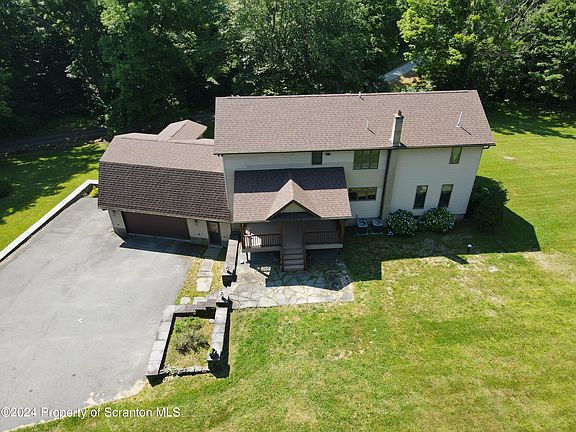 4th image of 58 Strawberry Ln