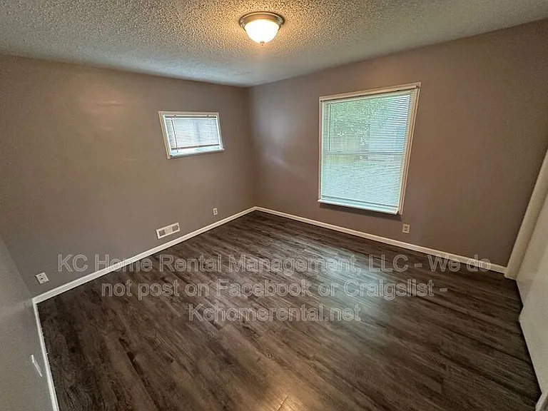 7803 E 107th St — Photo 23