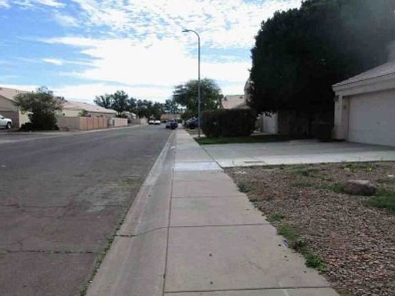 Exterior Neighborhood (street photo)