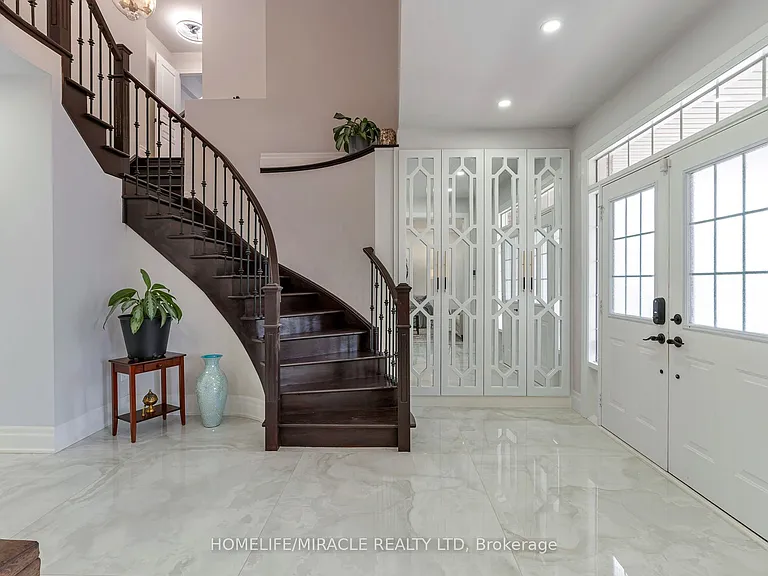2299 Glazebrook Cir — Photo 42