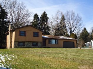 748 Forestview Dr, Tallmadge, OH 44278