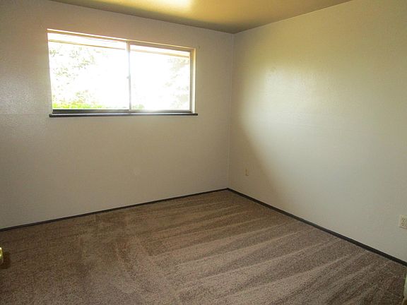 5th image of 10912 Lakeview Ave SW APT 3