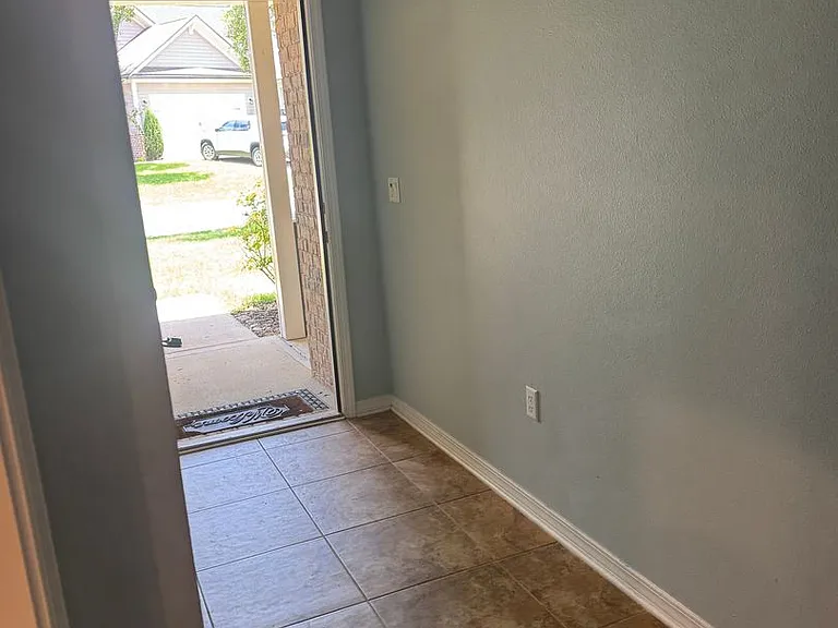 156 Creve Core Dr — Photo 3