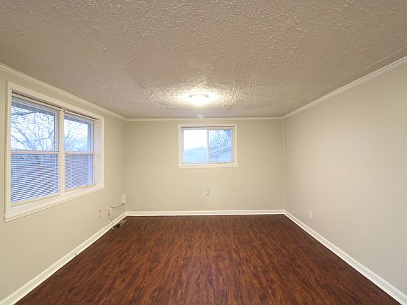 4th image of 4233 Skyline Dr