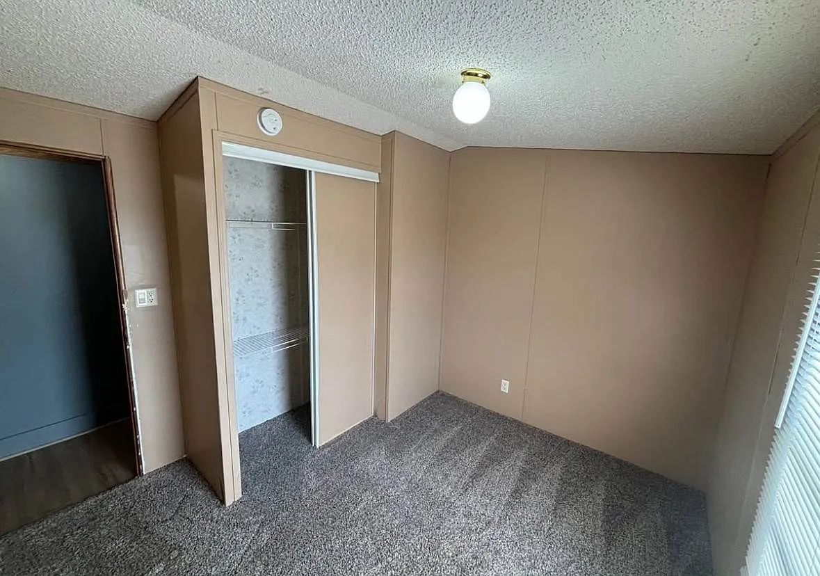 2 bed, 1.0 bath, $995 — Photo 4