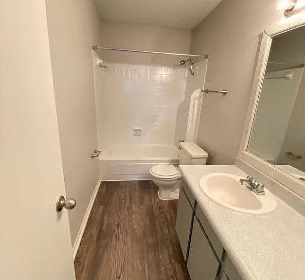 Juniper Springs Apartments — Photo 148