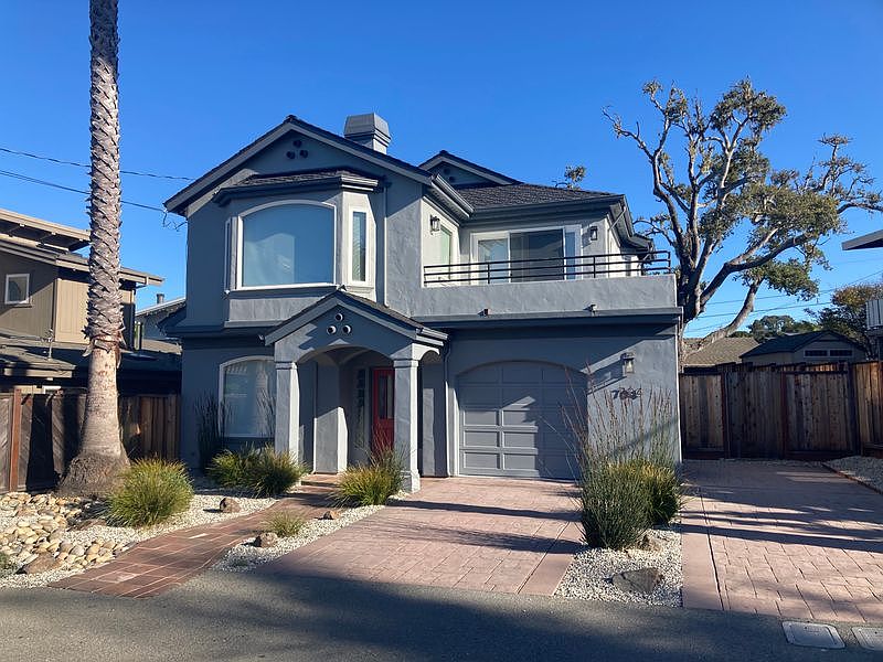1st image of 704 Seacliff Dr