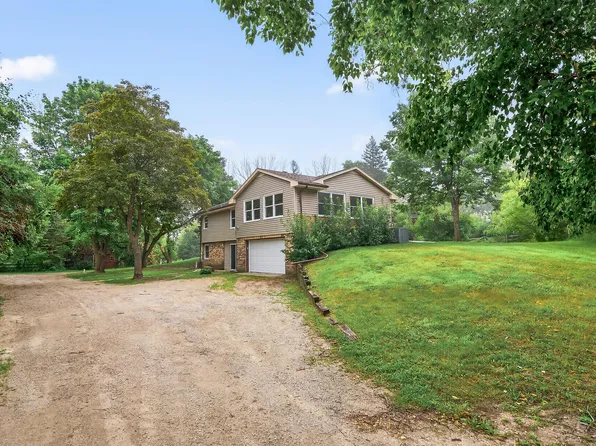 9575 Woodhill Blvd, Lakeville, MN 55044