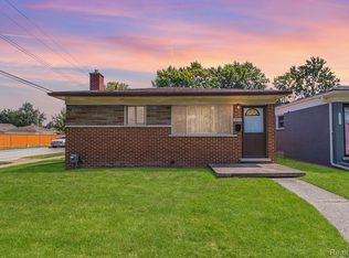 28312 Gladstone St, Saint Clair Shores, MI