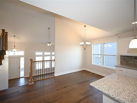 3rd image of 316 Fairview Cir