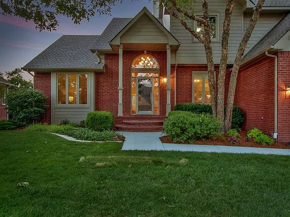 3rd image of 2613 N Wilderness Cir