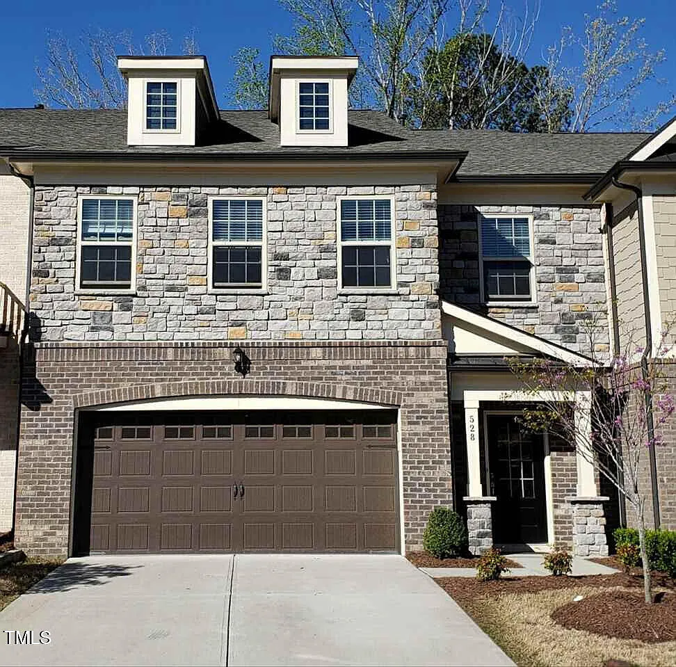 3 bed, 3.5 bath, 2518 sqft, $2,500 — Photo 1